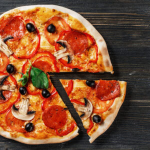 Pizza prosciutto funghi